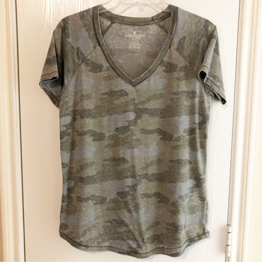 [American Eagle] Camo Print Short Sleeves V-Neck Tee Sexy Brunch Boho Size XS